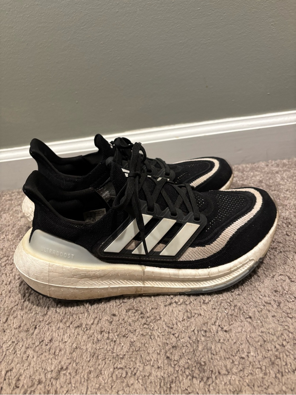 Adidas UltraBoost Light Running Shoes Black / White Women’s Sizs 8 HQ6345 - Picture 3 of 8